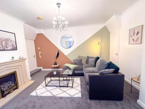 Huge Home Perfect for Working Away, 5 x Bedrooms, Free Parking